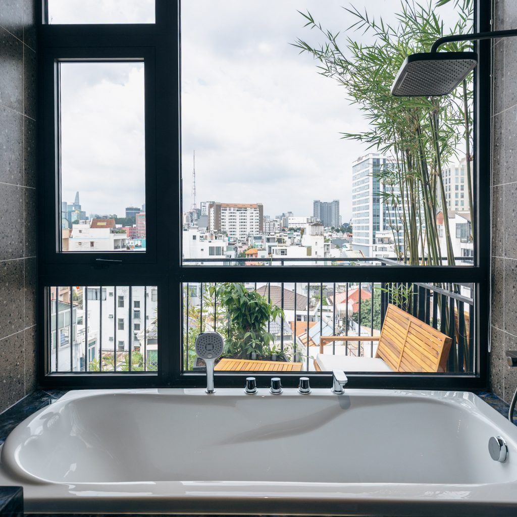 Skyline Suite with Balcony & Bathtub
