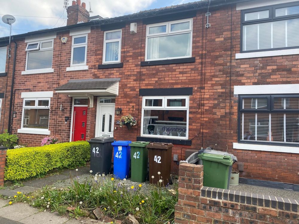 Property details 3 Bedroom Terrace 42 Prince Edward Avenue, Denton