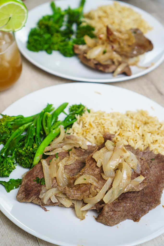 bistec encebollado recipe