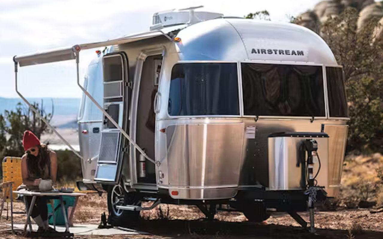 Homepage screenshot of airstream.com