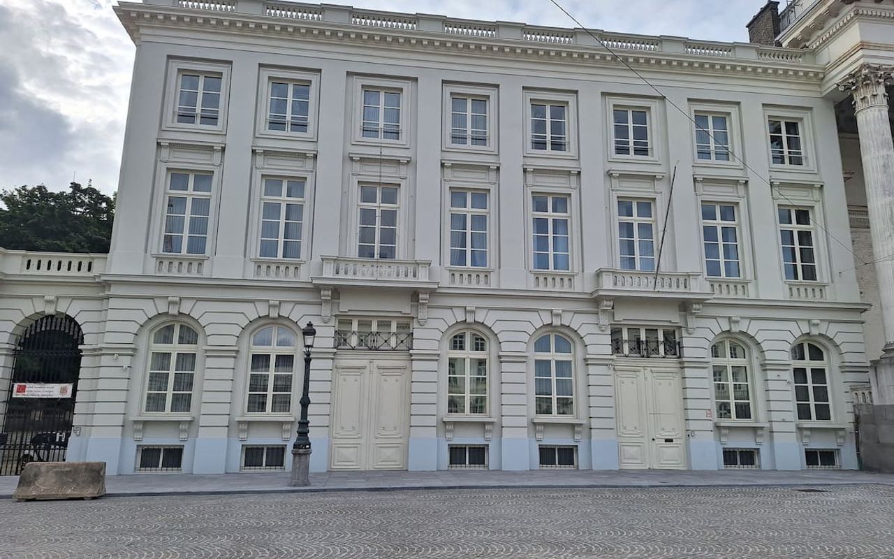 Homepage screenshot of fr.const-court.be