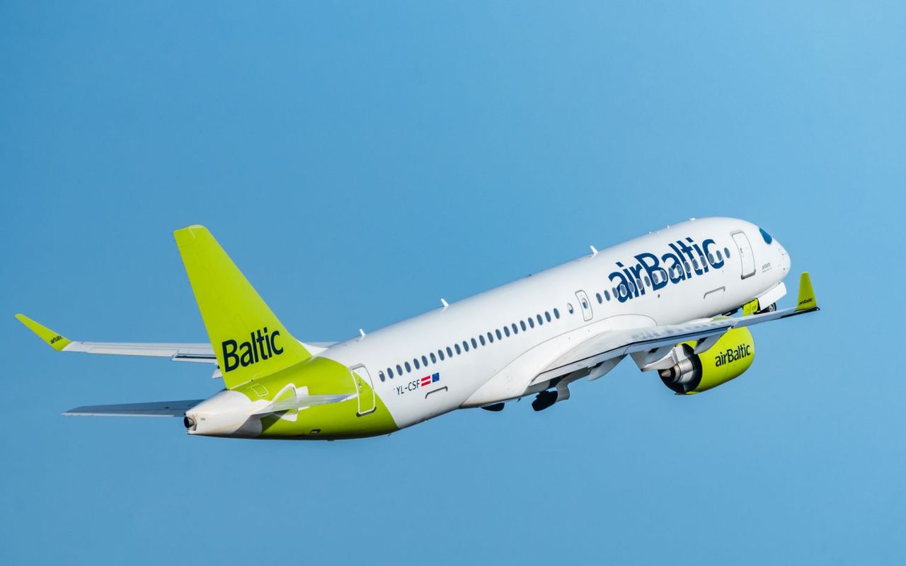 Homepage screenshot of investors.airbaltic.com