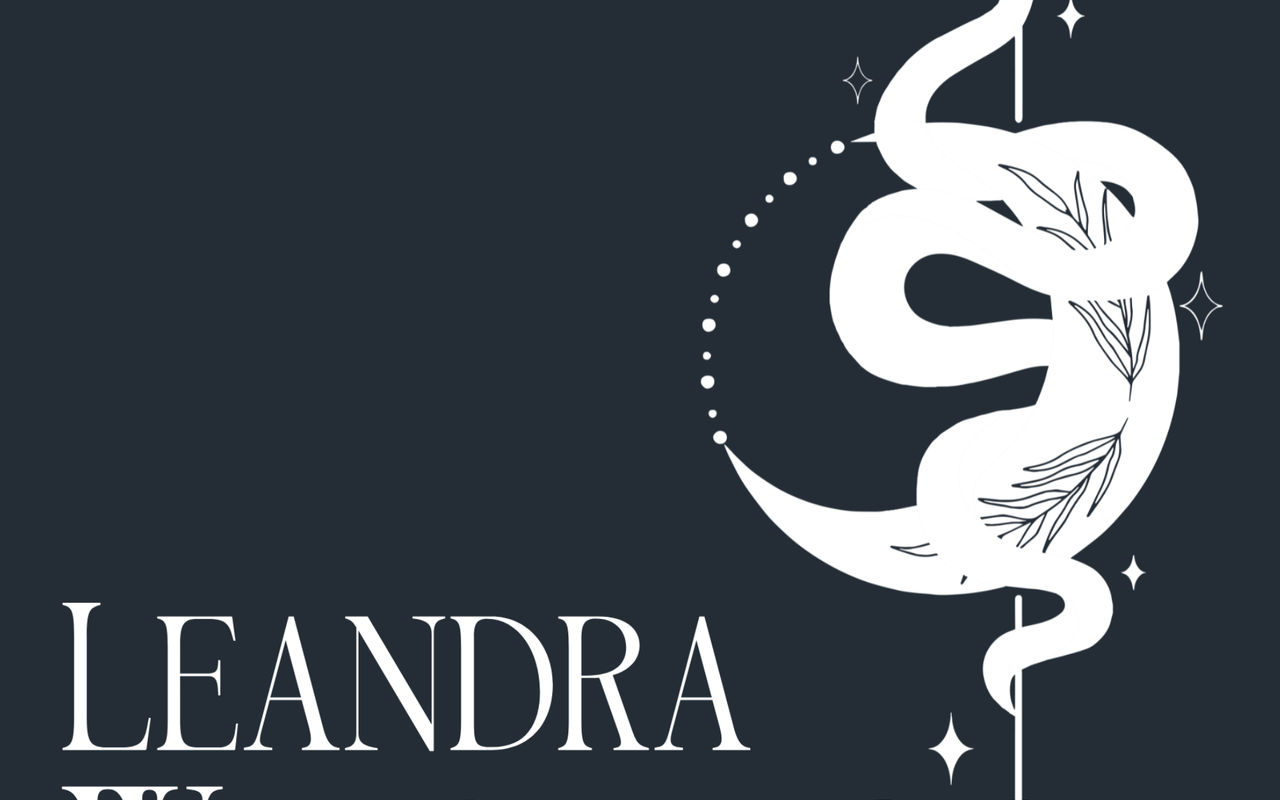 Homepage screenshot of leandrawitchwood.com