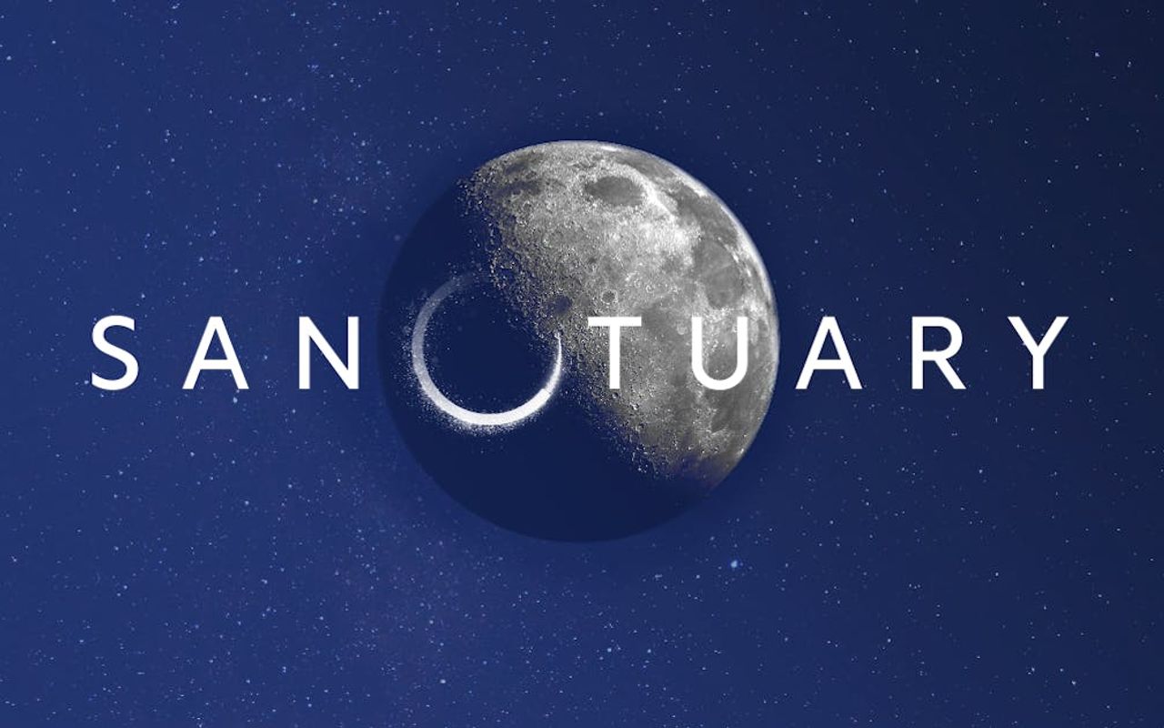 Homepage screenshot of sanctuaryonthemoon.com