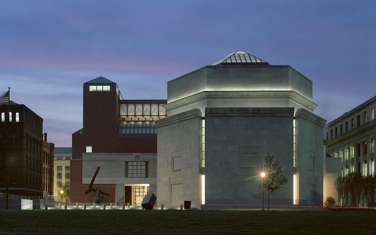 Homepage screenshot of ushmm.org