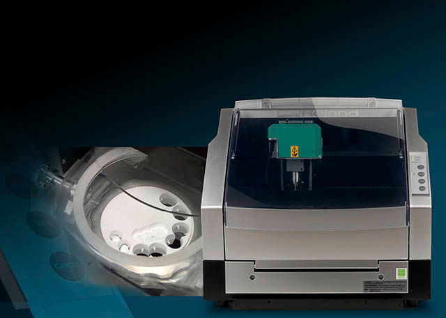 2010 The DWX-30 debuts as Roland’s first dental milling machine.
