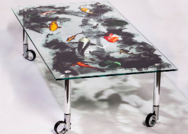 2013 Roland customers take home an impressive 21 Golden Image Awards at the SGIA 2013 show, including a Gold, among others, for this table designed and printed by Maxwell Dixon with the VersaUV® LEJ-640.