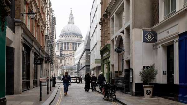 Bob W St Paul's