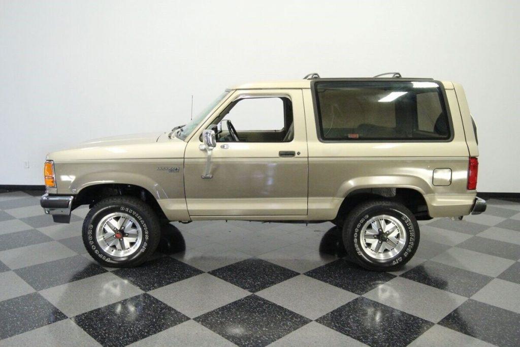 1989 Ford Bronco XLT 4X4 [with a ton of features]