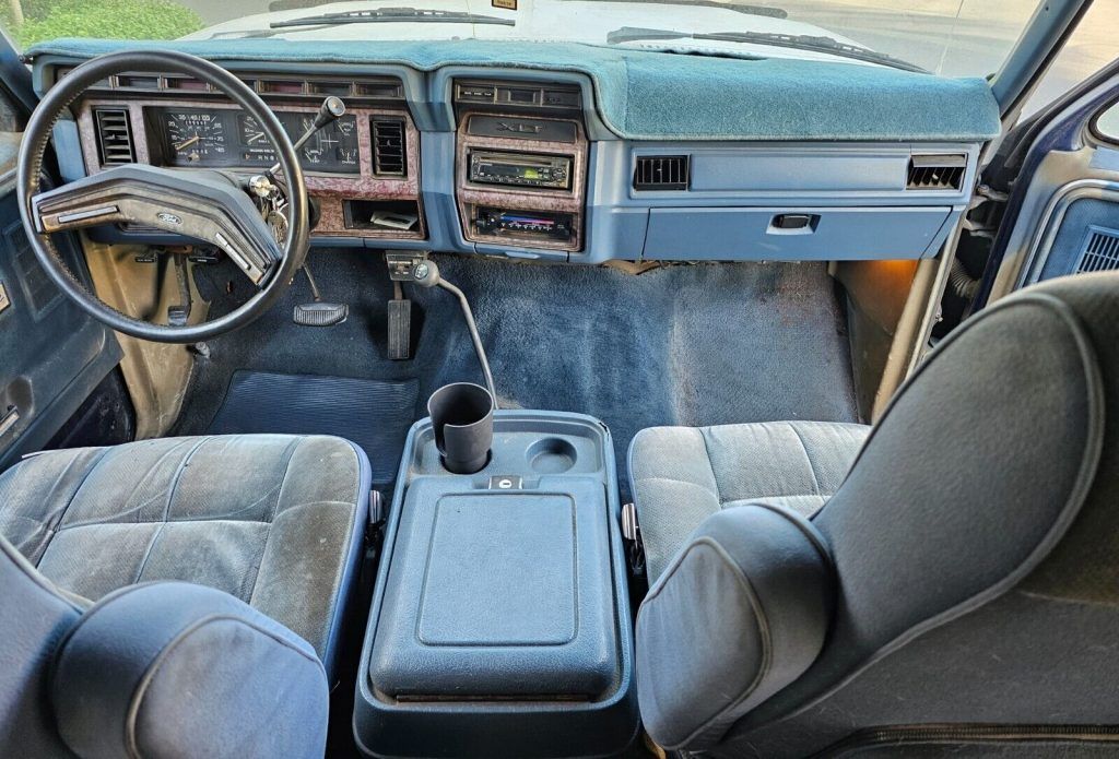 1985 Ford Bronco XLT 4X4 [rust free]