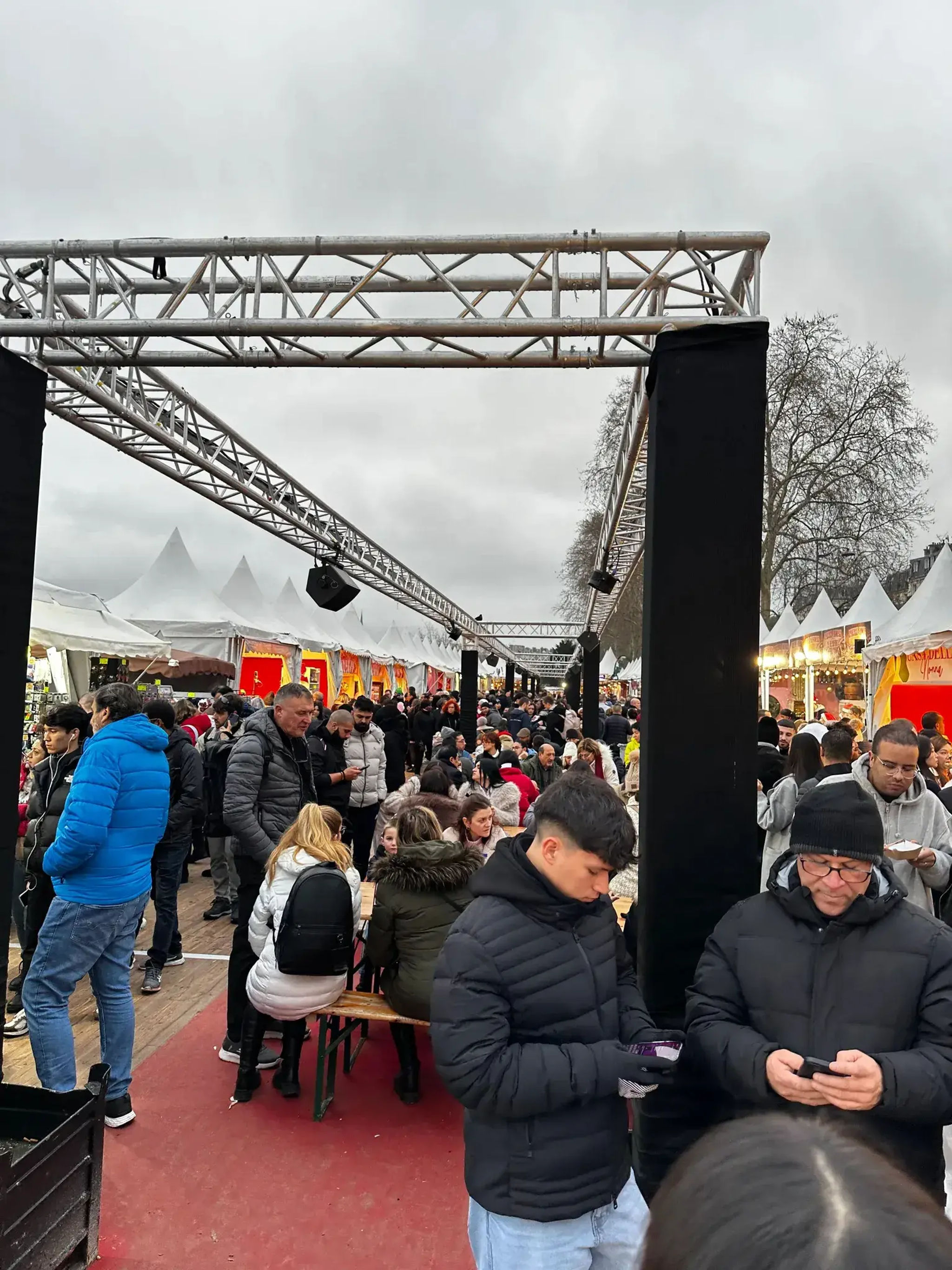 CHRISTMAS VILLAGE, QUAI BRANLY - JACQUES CHIRAC
