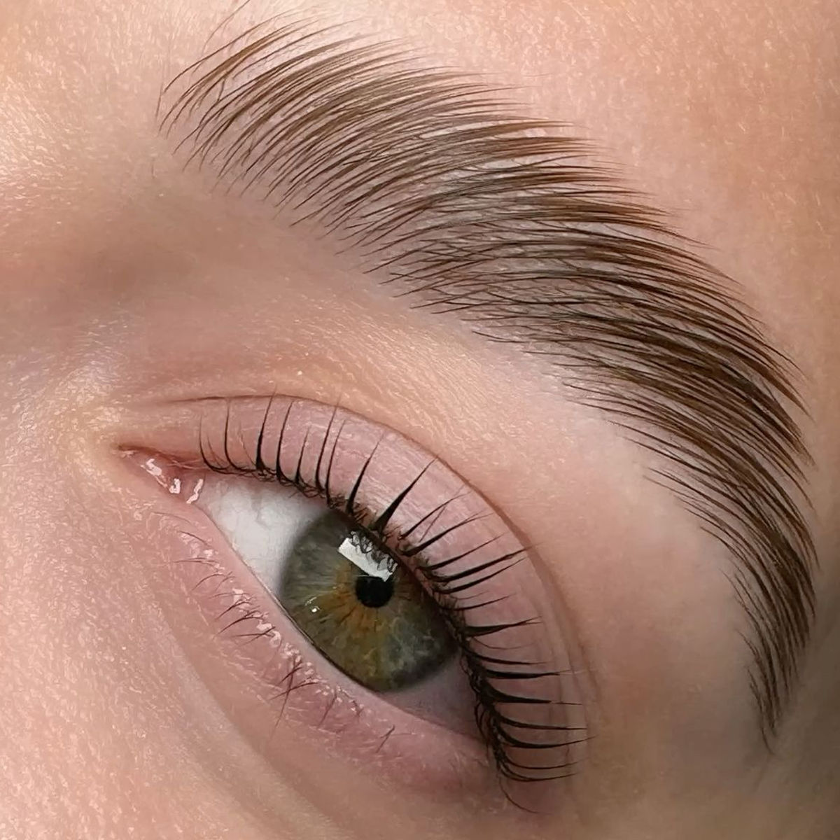 Laminado de Cejas + Rizado de Pestañas