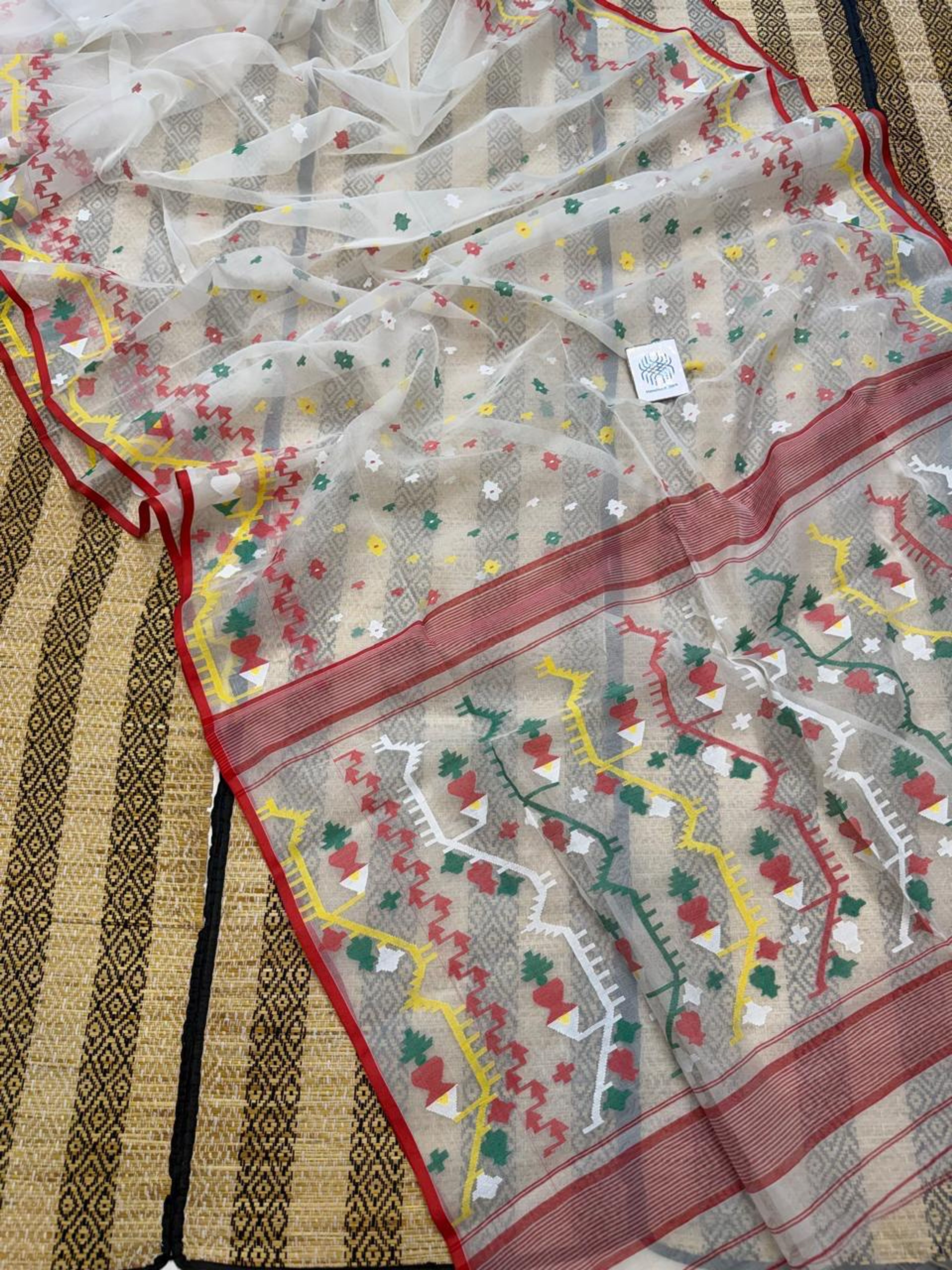 Pure Resham Needle Work Jamdani Saree – Ivory Multi Color Motifs — image 3