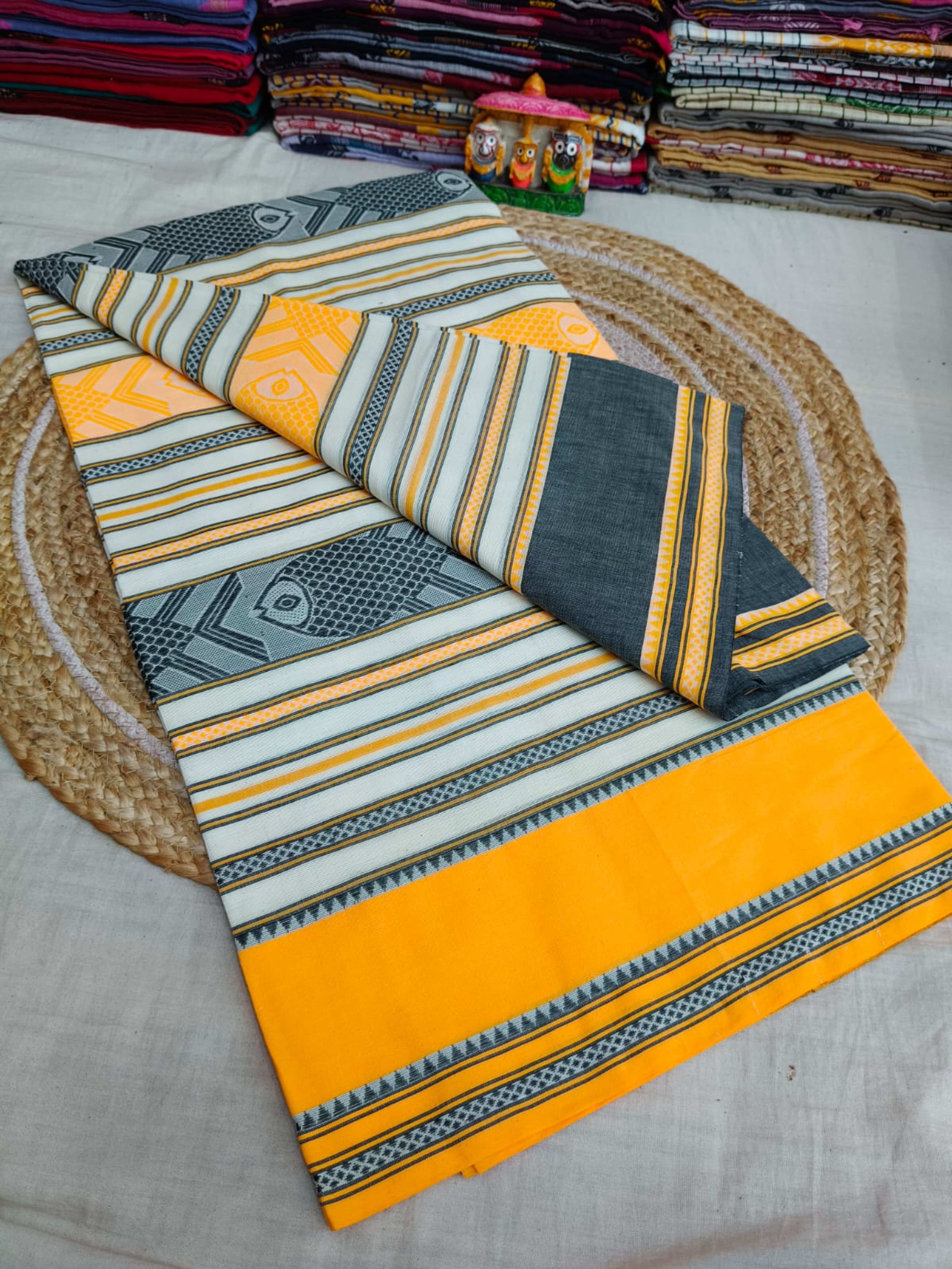 Authentic Dhonekhali Cotton Saree – Ivory with Paisley Border, Multi — image 2