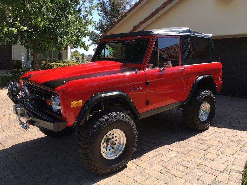 tuned up 1970 Ford Bronco offroad