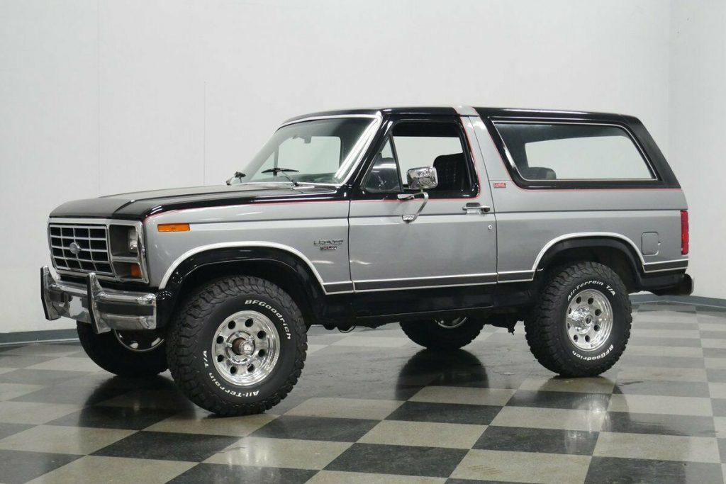 1982 Ford Bronco XLT Lariat offroad [iconic-looking generation]
