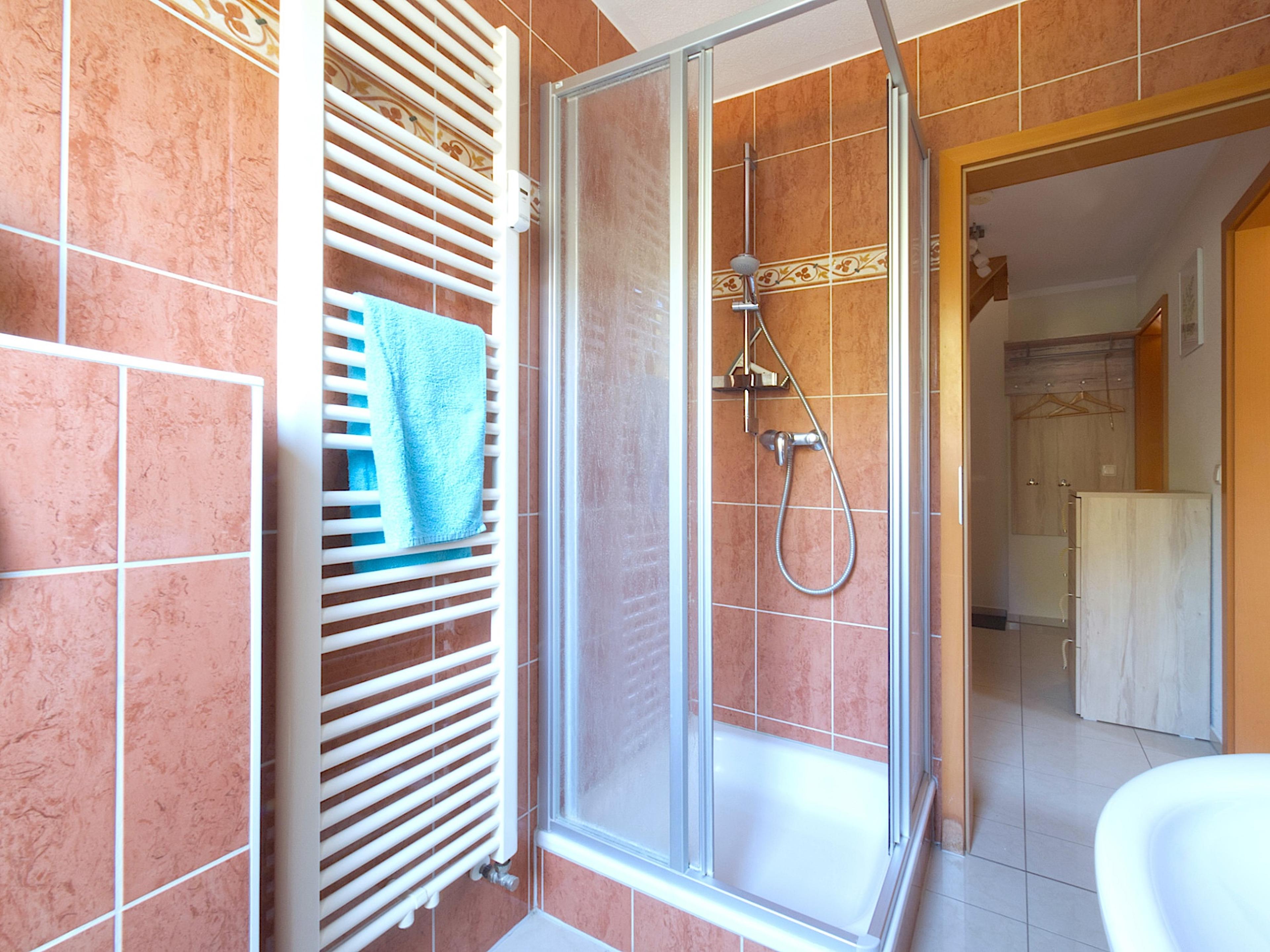 Haus Glückstal, Ferienwohnung 06, Duschbad mit Handtuchheizung