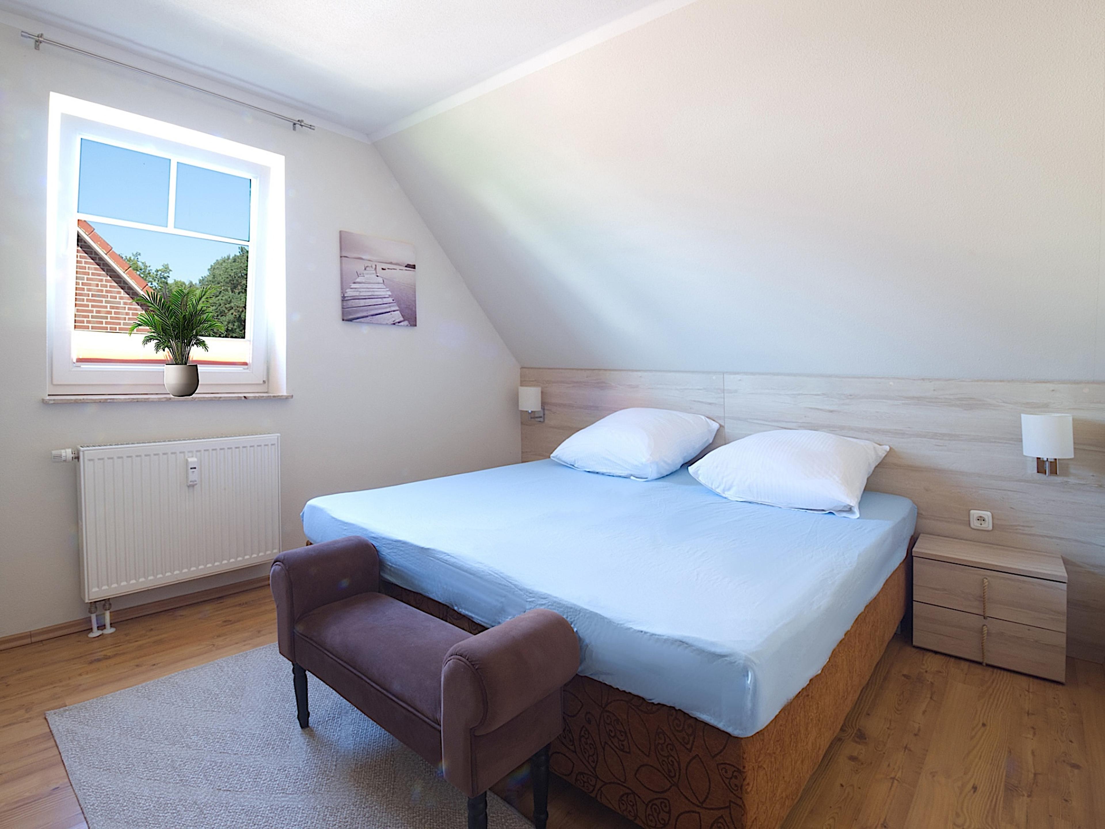 Haus Glückstal, Ferienwohnung 06, großes Schlafzimmer mit Doppelbett