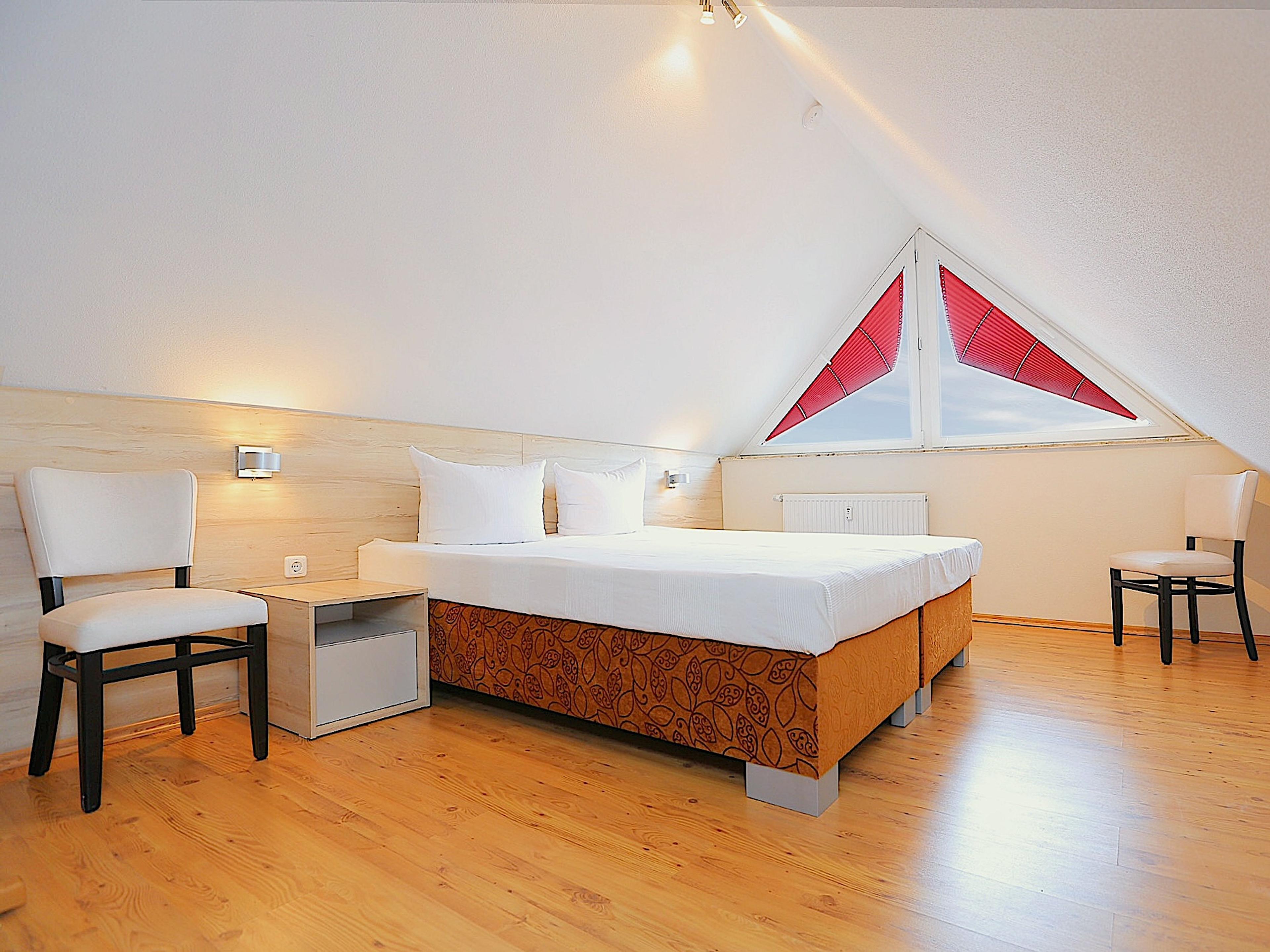 Haus Glückstal, Ferienwohnung 06, Mansarde - großes Schlafzimmer 