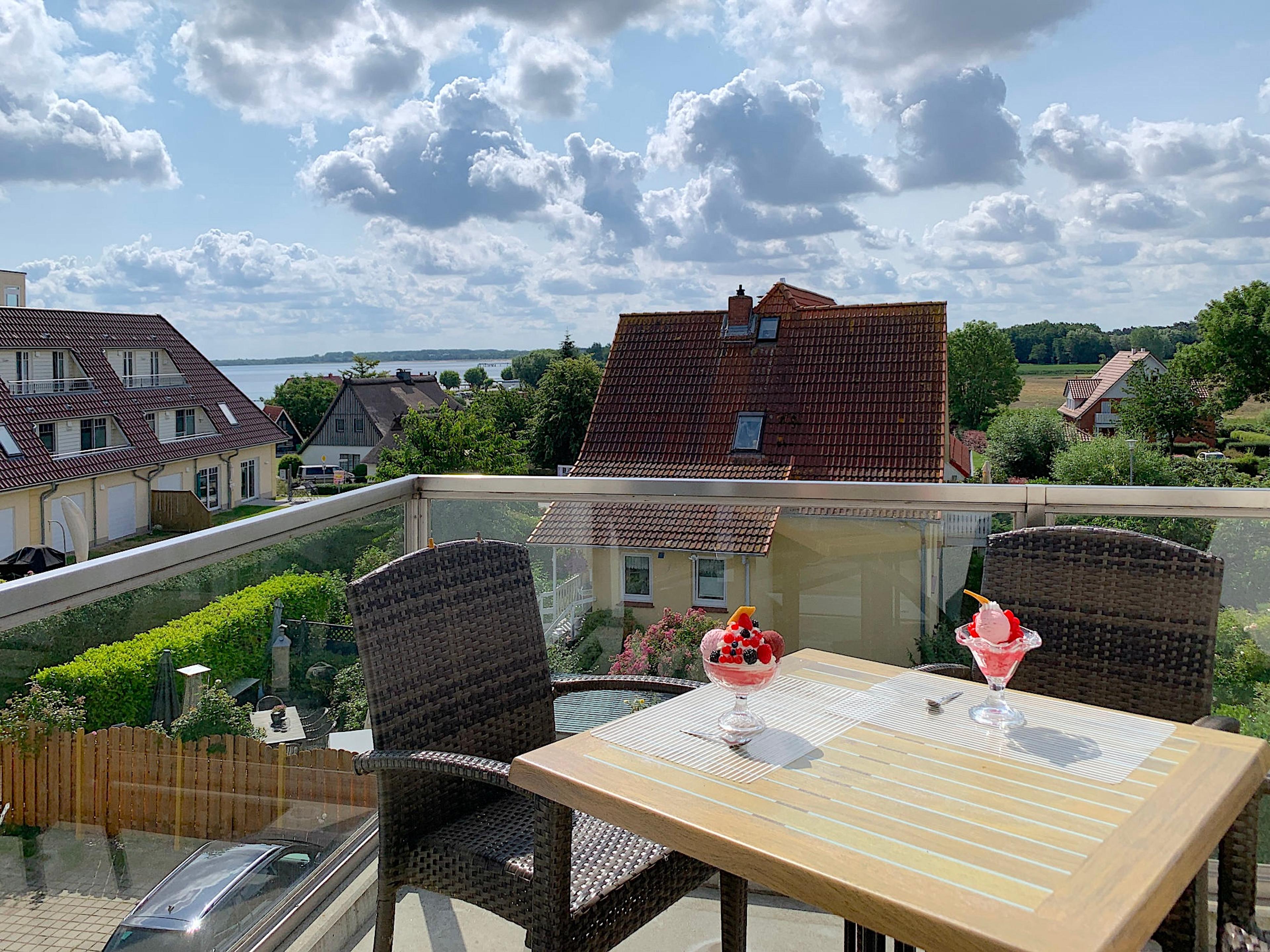 Meeresbrise, Ferienwohnung 09, Balkon Richtung Osten mit Seeblick