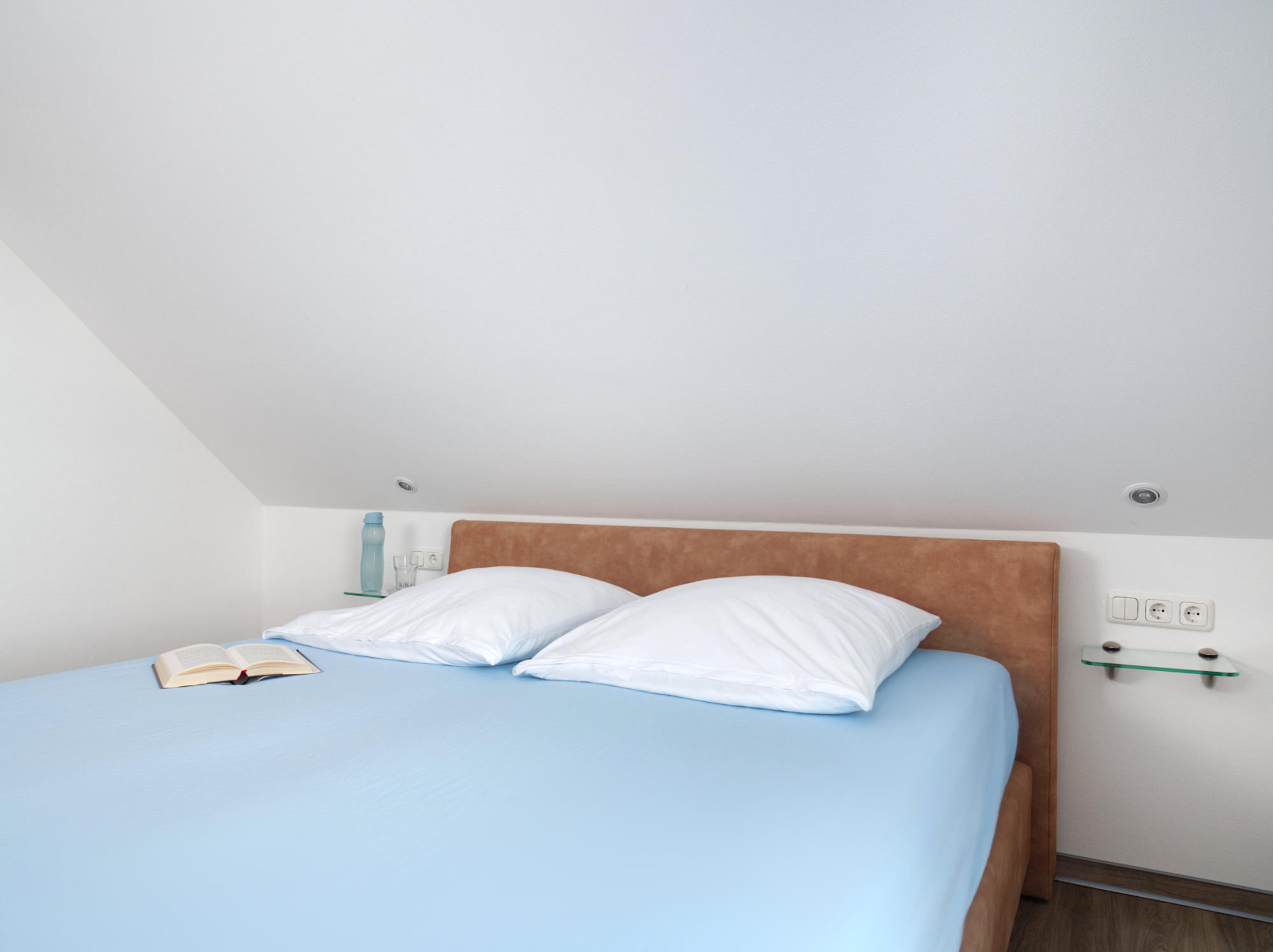 Meeresbrise, Ferienwohnung 10, Schlafzimmer mit großem Doppelbett