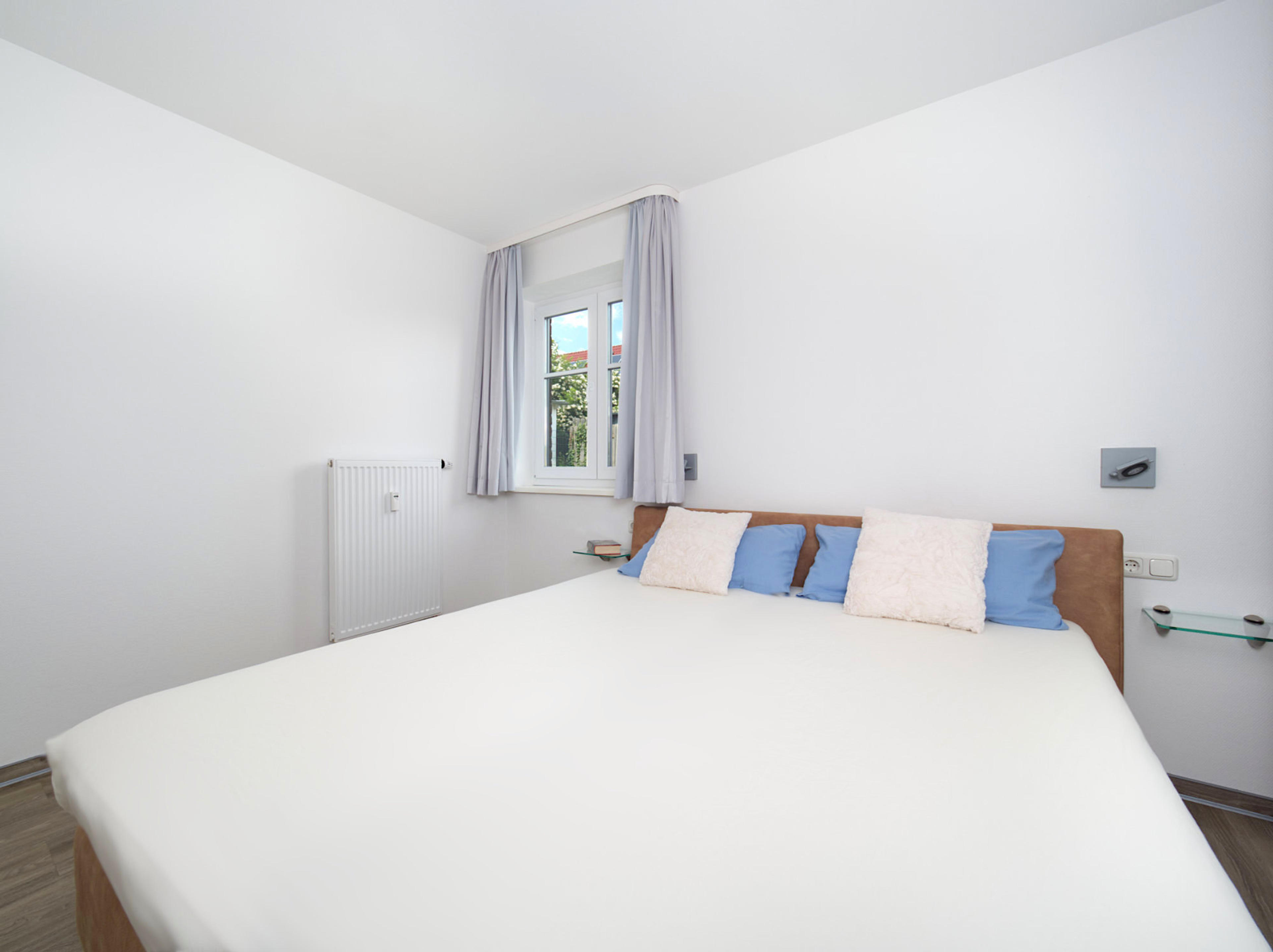 Meeresbrise, Ferienwohnung 04, ein zweites Schlafzimmer mit großem Doppelbett