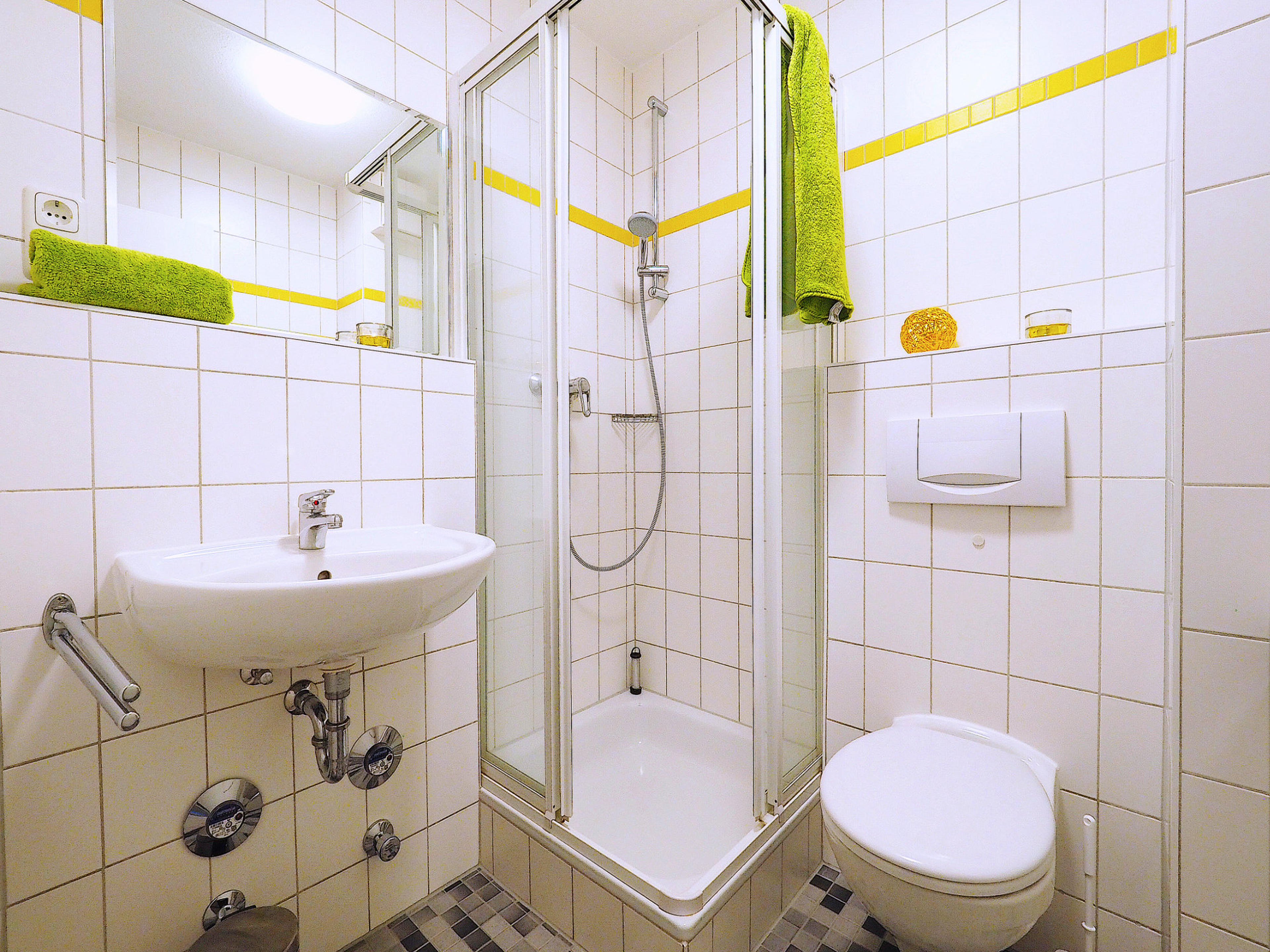 Residenz am Park, Ferienwohnung 14, Duschbad mit Waschbecken und WC