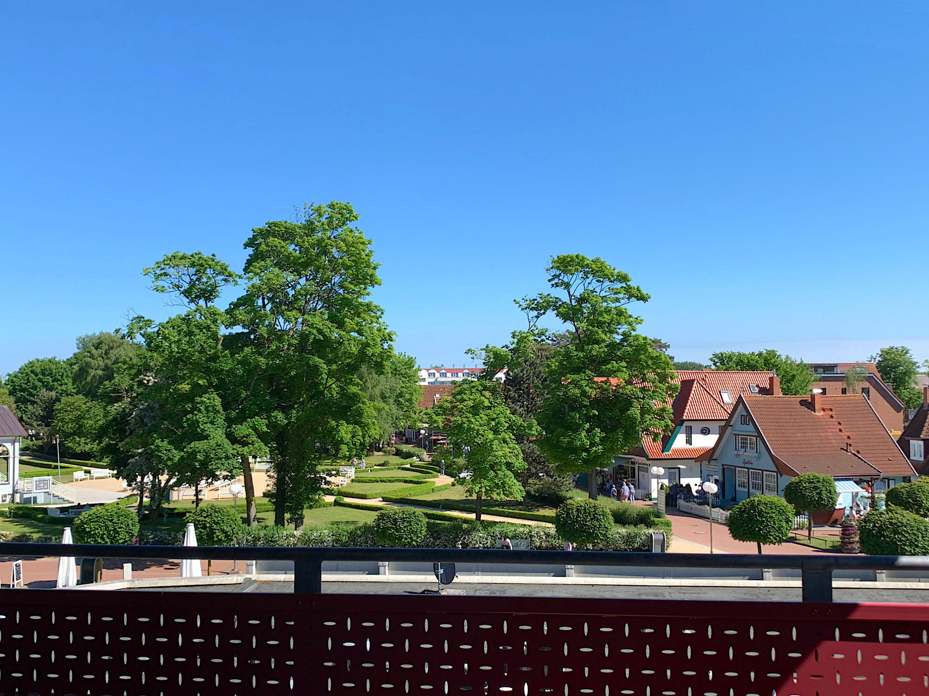 Blick vom zweiten Balkon zum Kurpark 