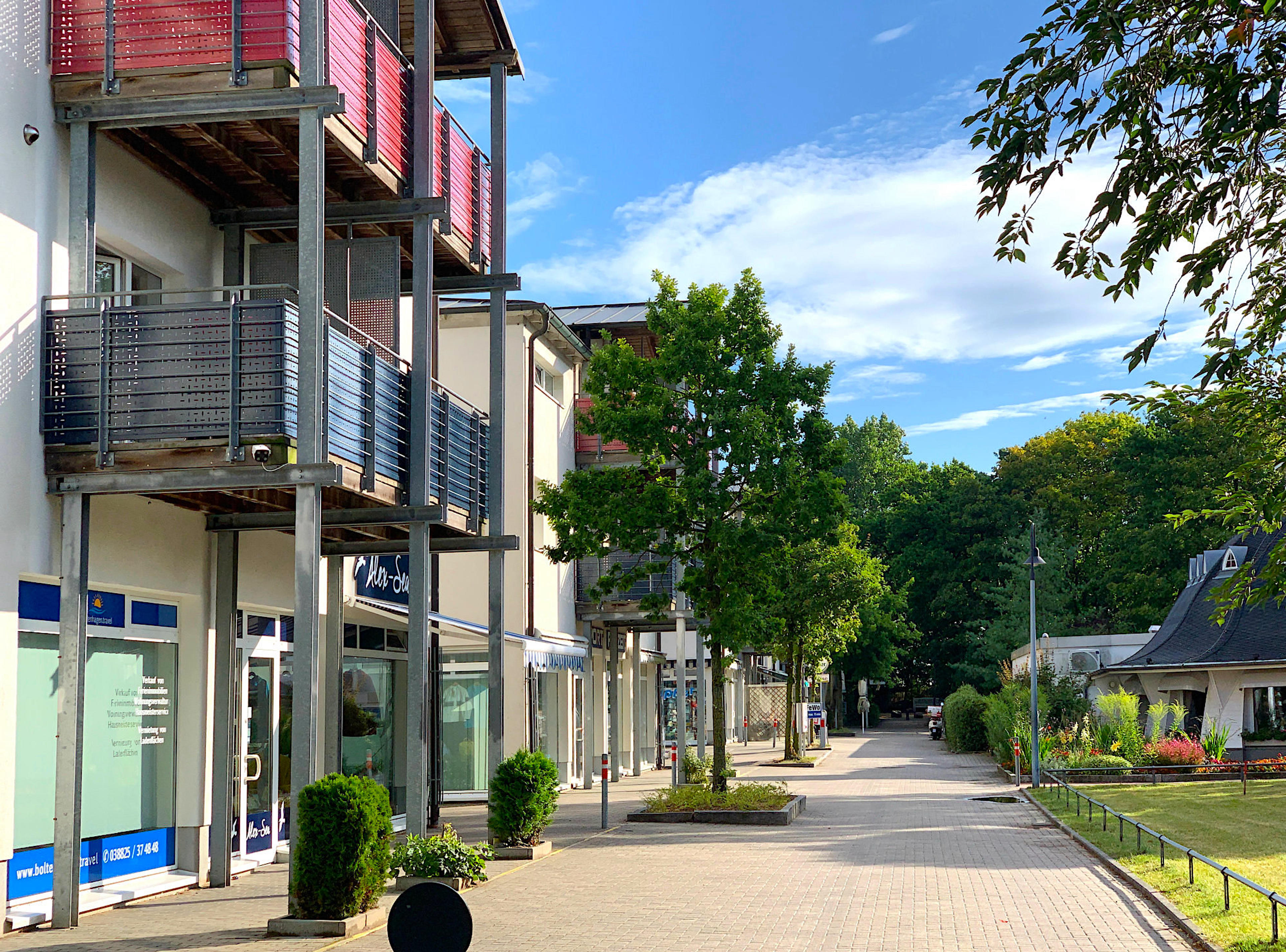 Strandpalais an der Ostseeallee und Mittelpromenade