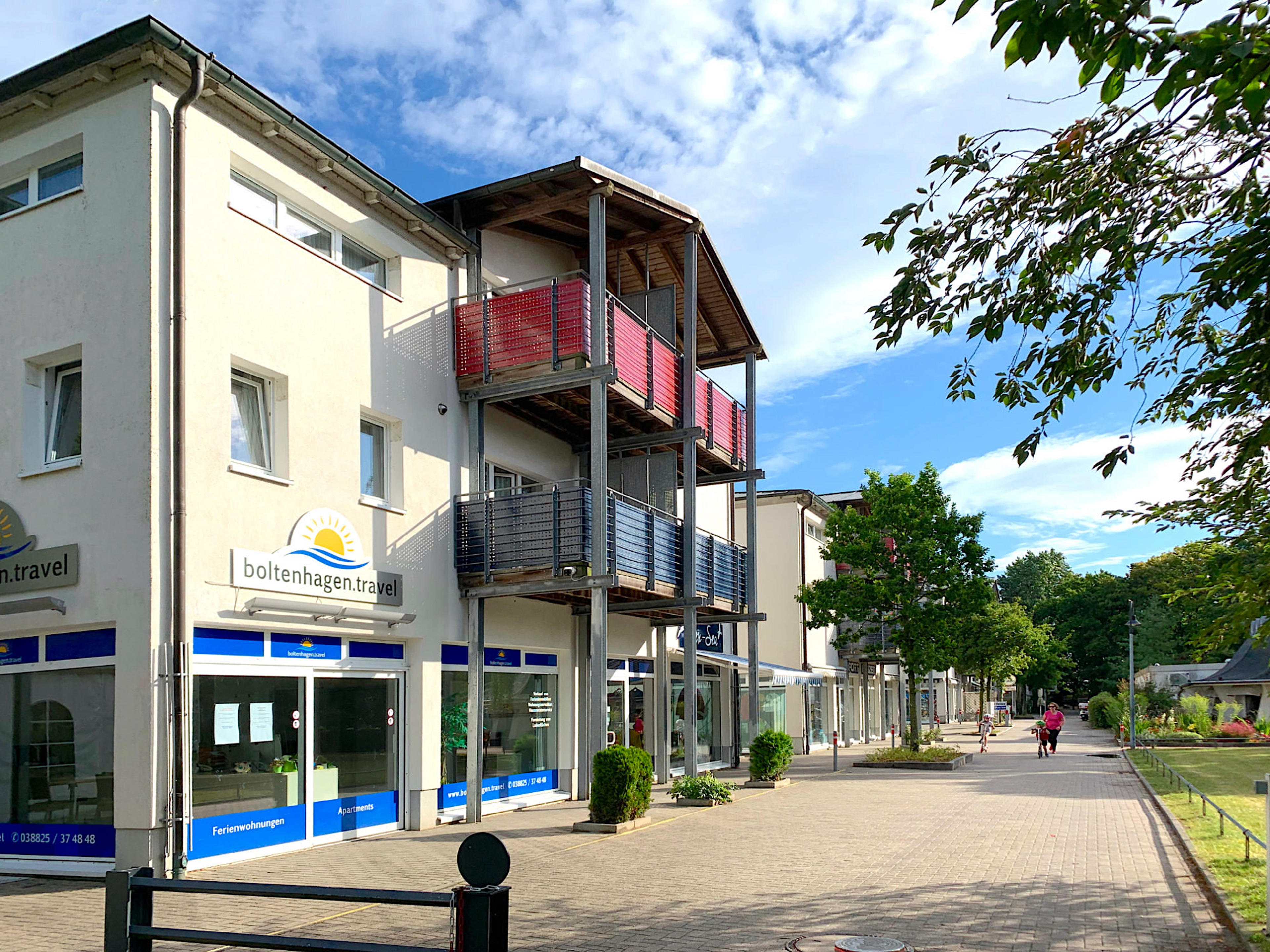 Strandpalais an der Ostseeallee und Mittelpromenade