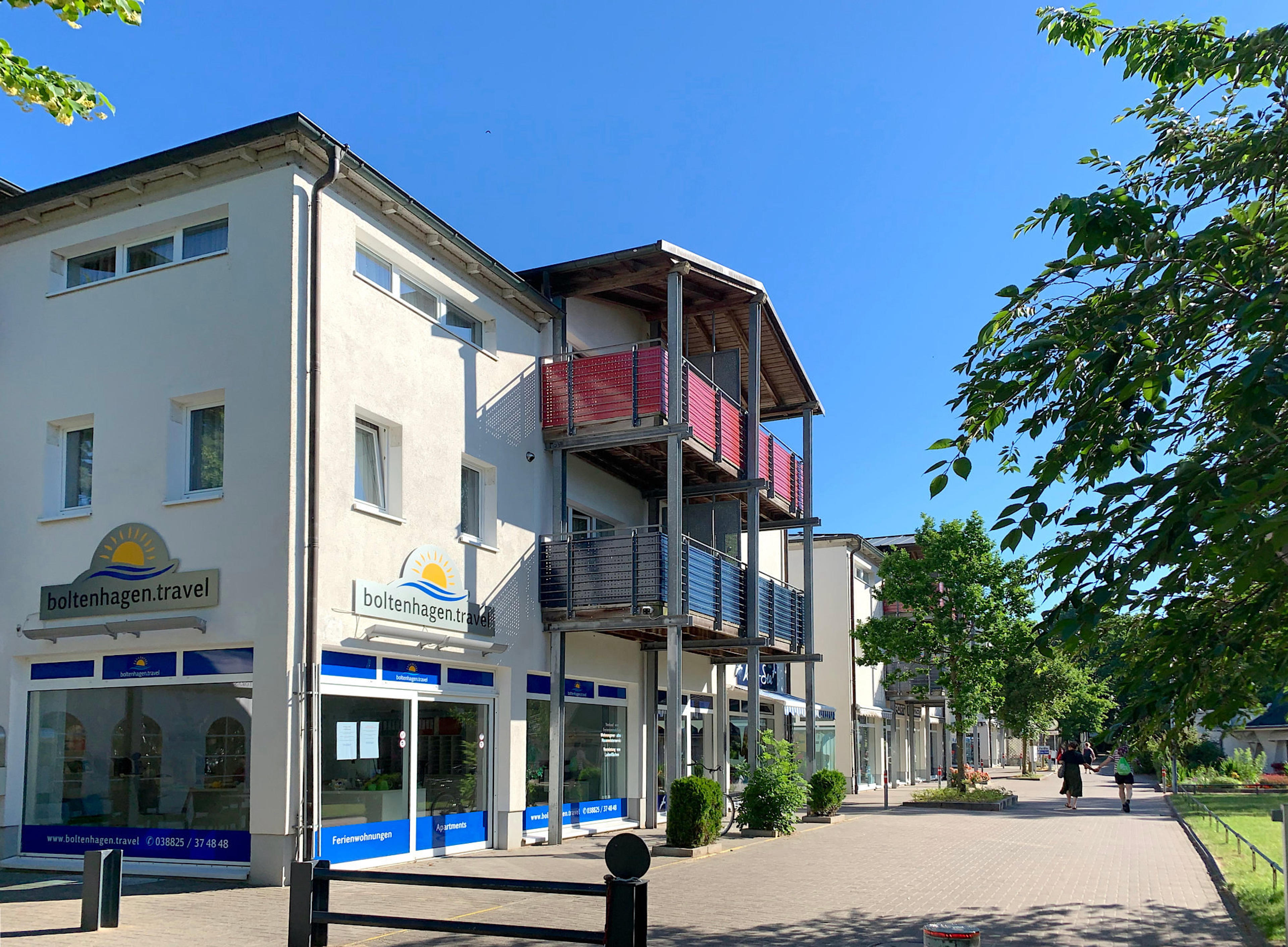 Strandpalais an der Ostseeallee und Mittelpromenade