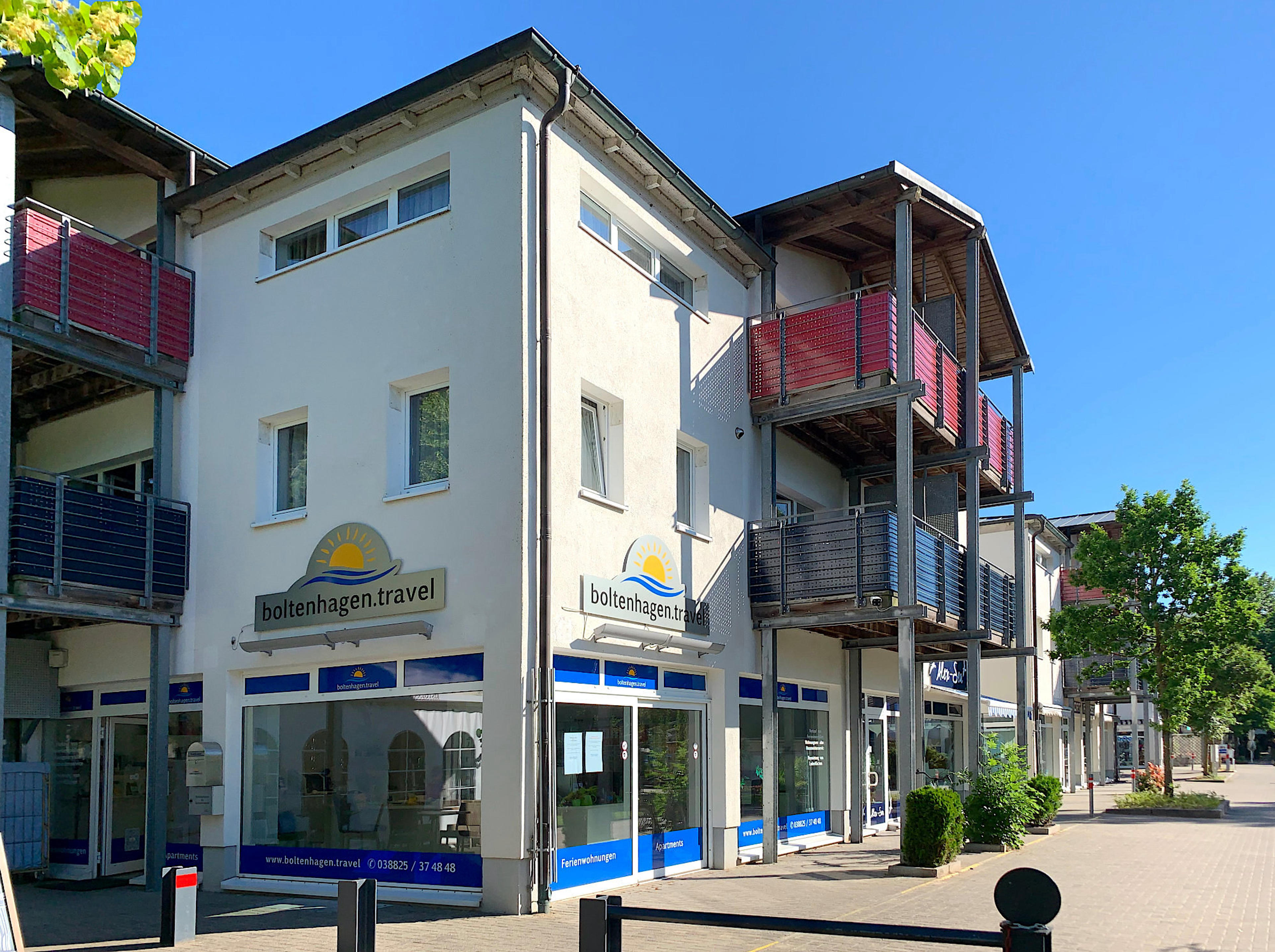 Strandpalais an der Ostseeallee und Mittelpromenade