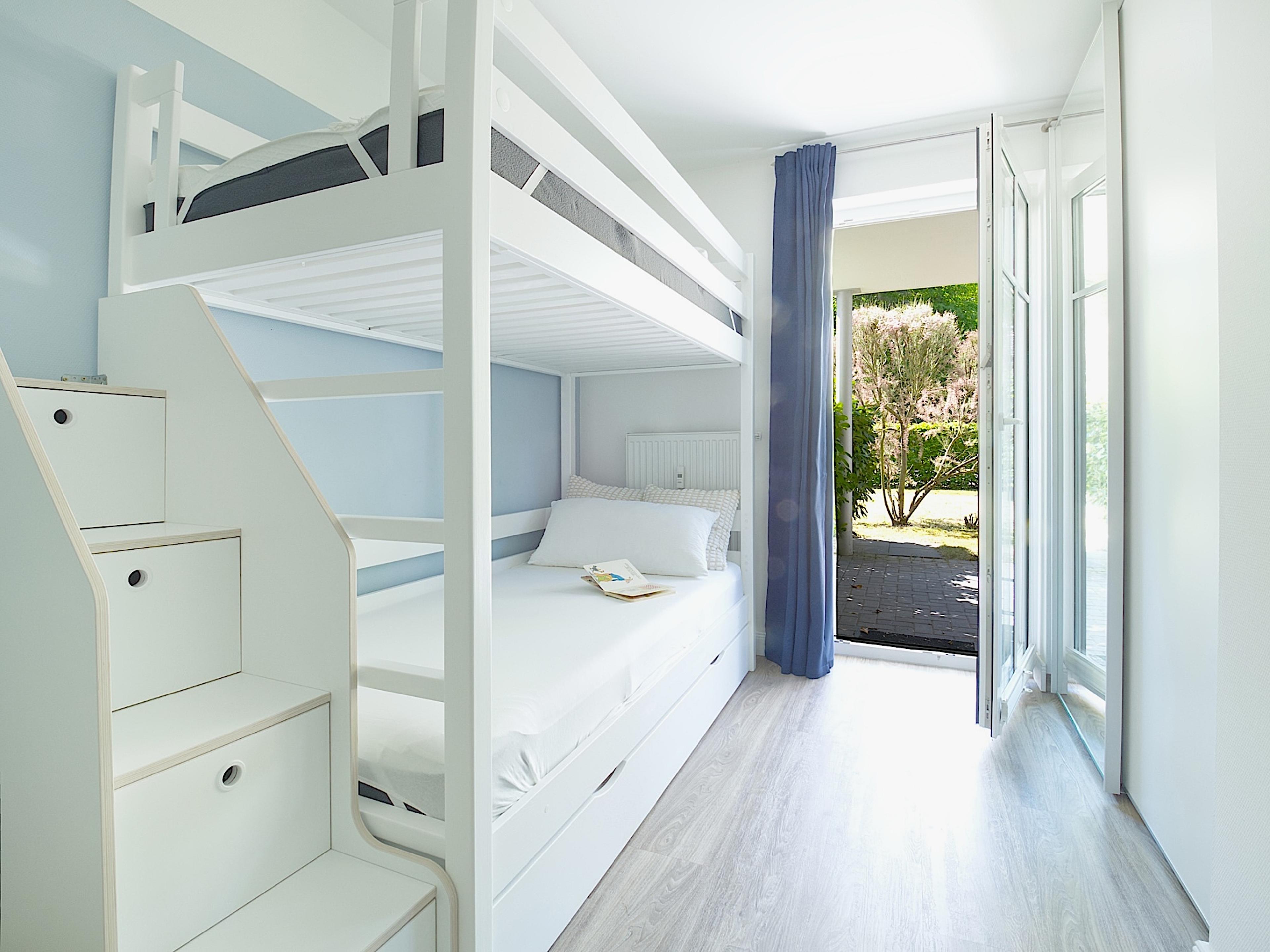 Villa Belvedere, Ferienwohnung 07, kleines Schlafzimmer mit Zugang zur Terrasse