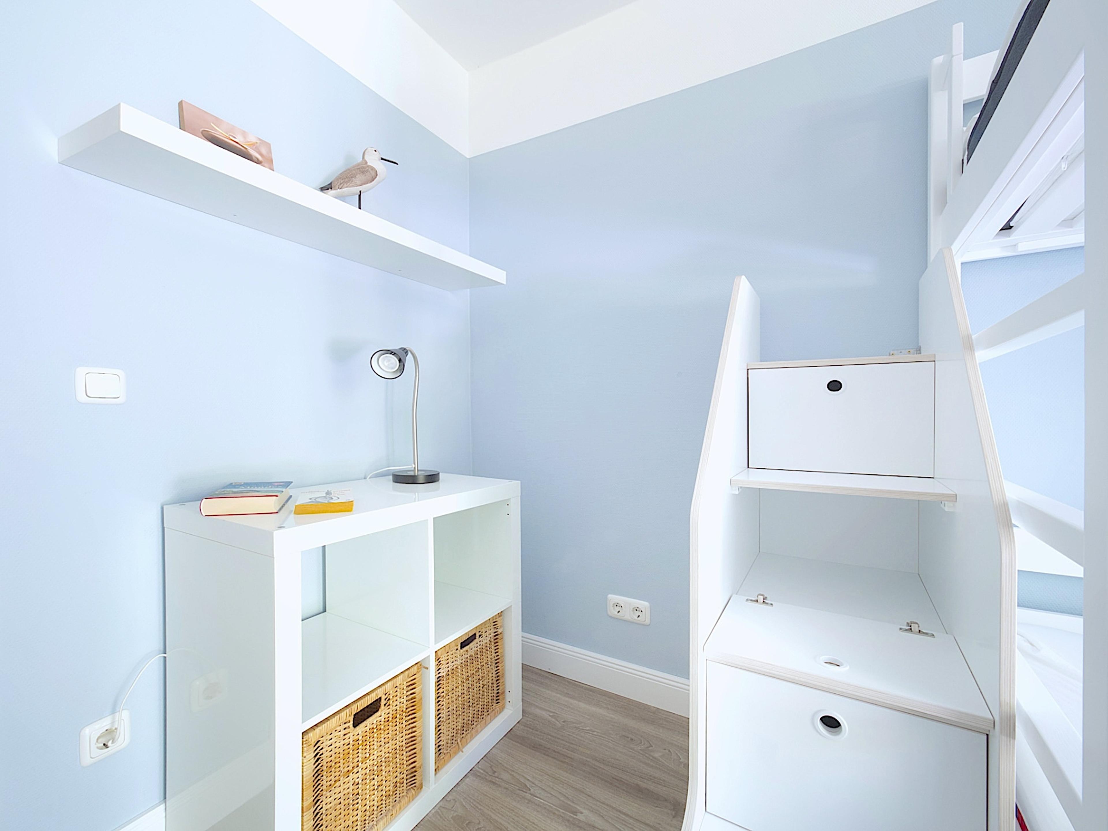Villa Belvedere, Ferienwohnung 07, kleines Schlafzimmer mit viel Stauraum