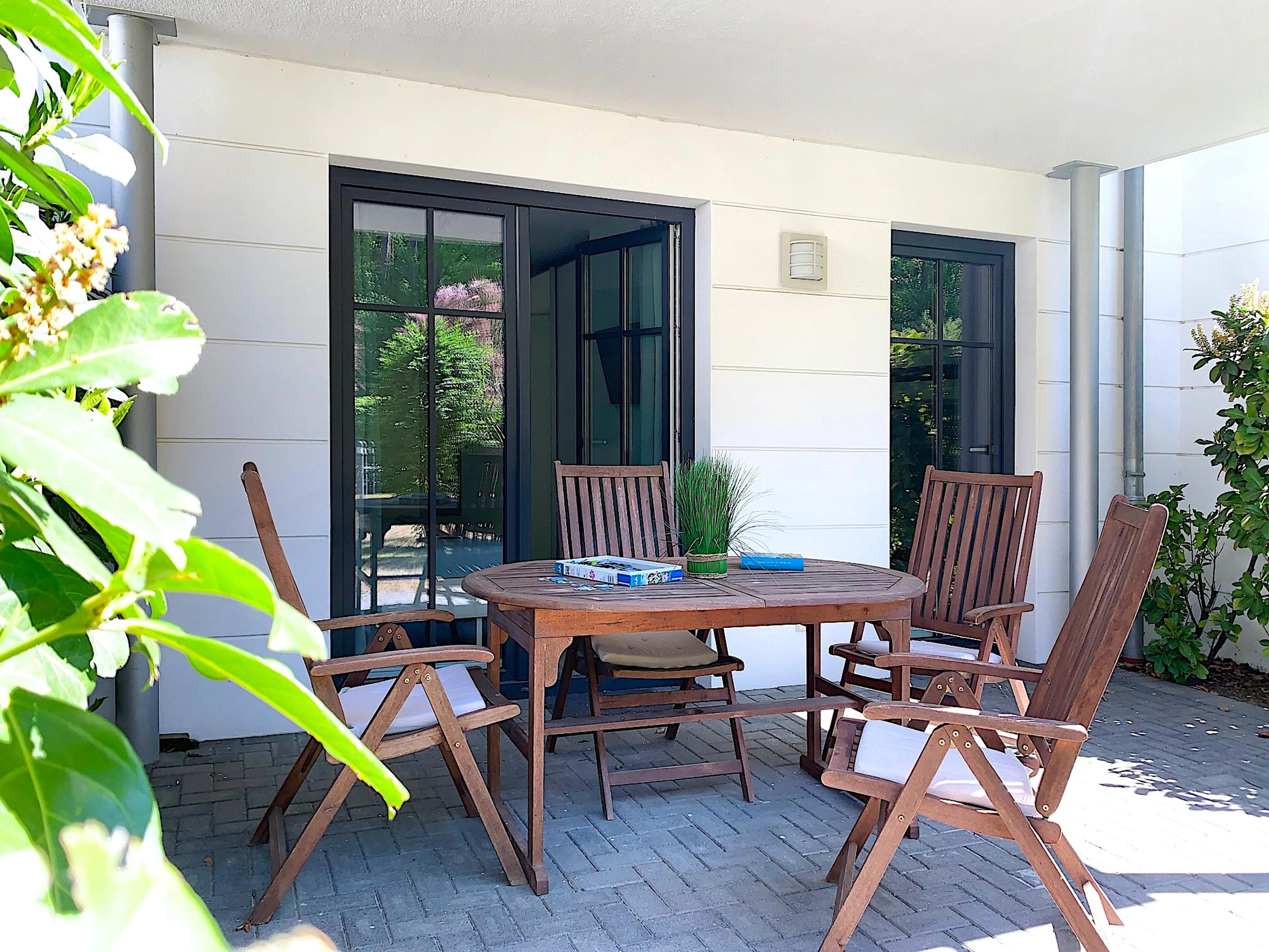 Villa Belvedere, Ferienwohnung 07, möblierte Terrasse Richtung Süden