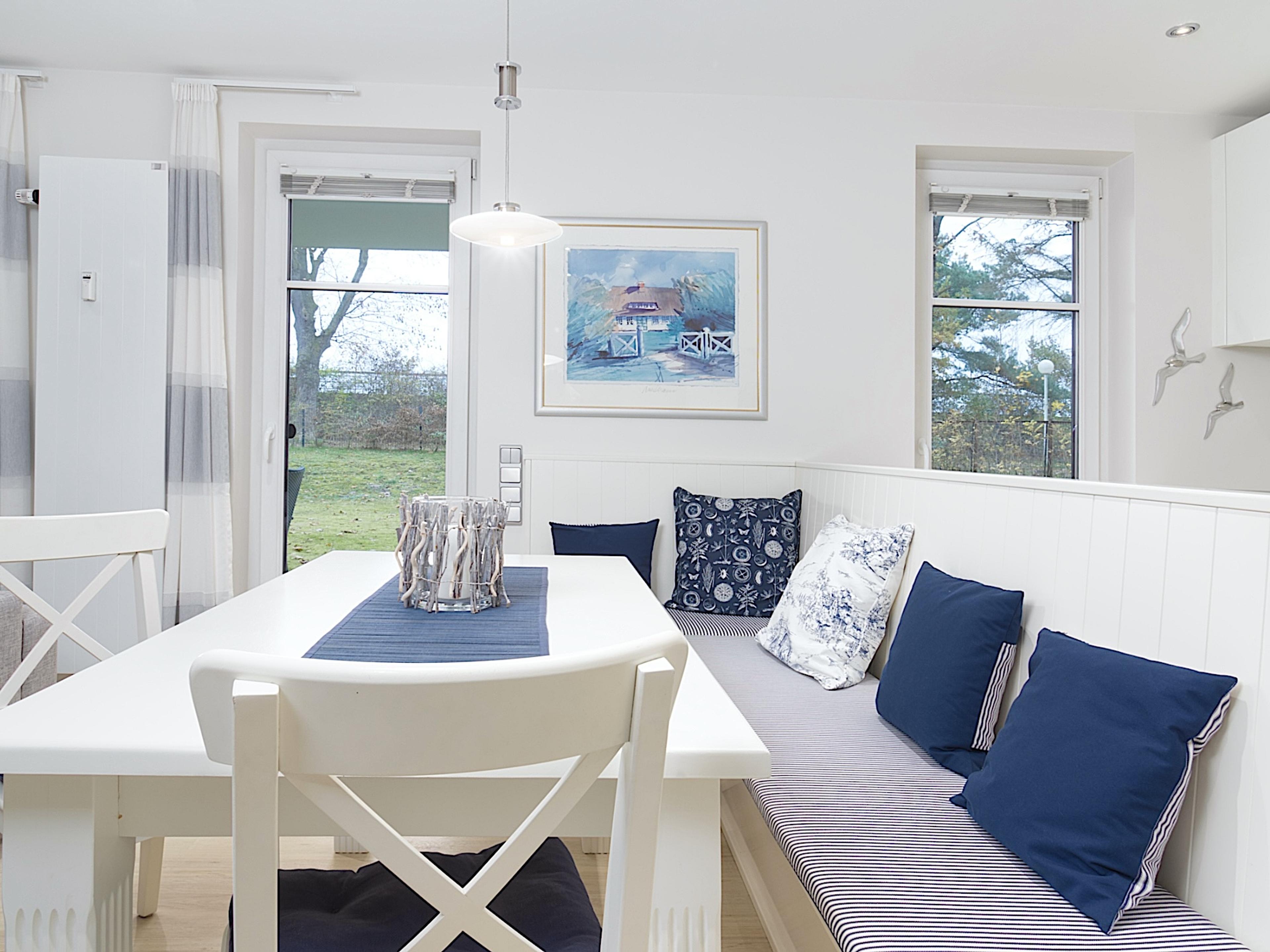 Villa Belvedere, Ferienwohnung 08, Essplatz für bis zu 4 Personen, Zutritt zur Terrasse