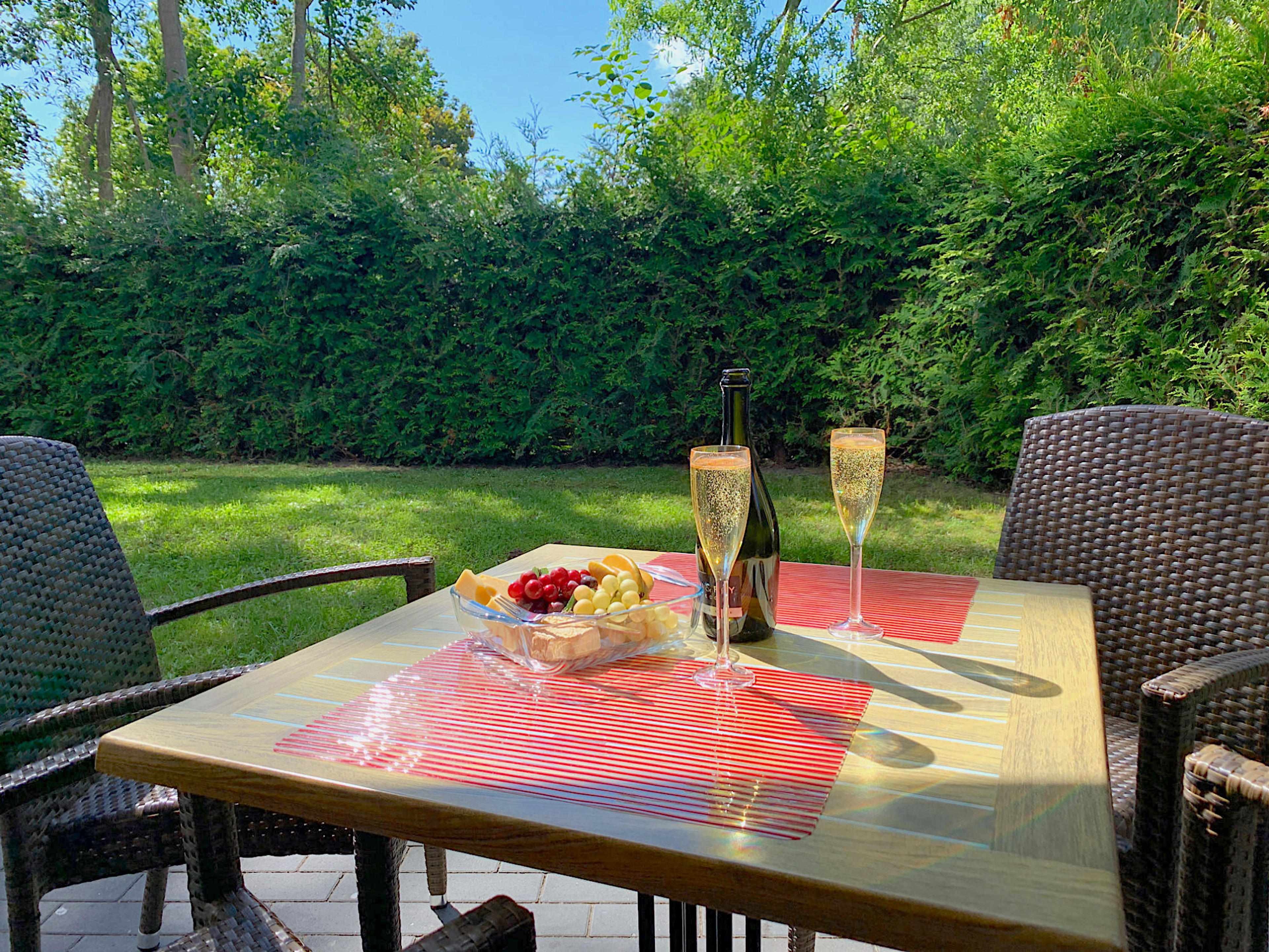 Weidenblick, Ferienwohnung 02, Terrasse Richtung Süden, möbliert