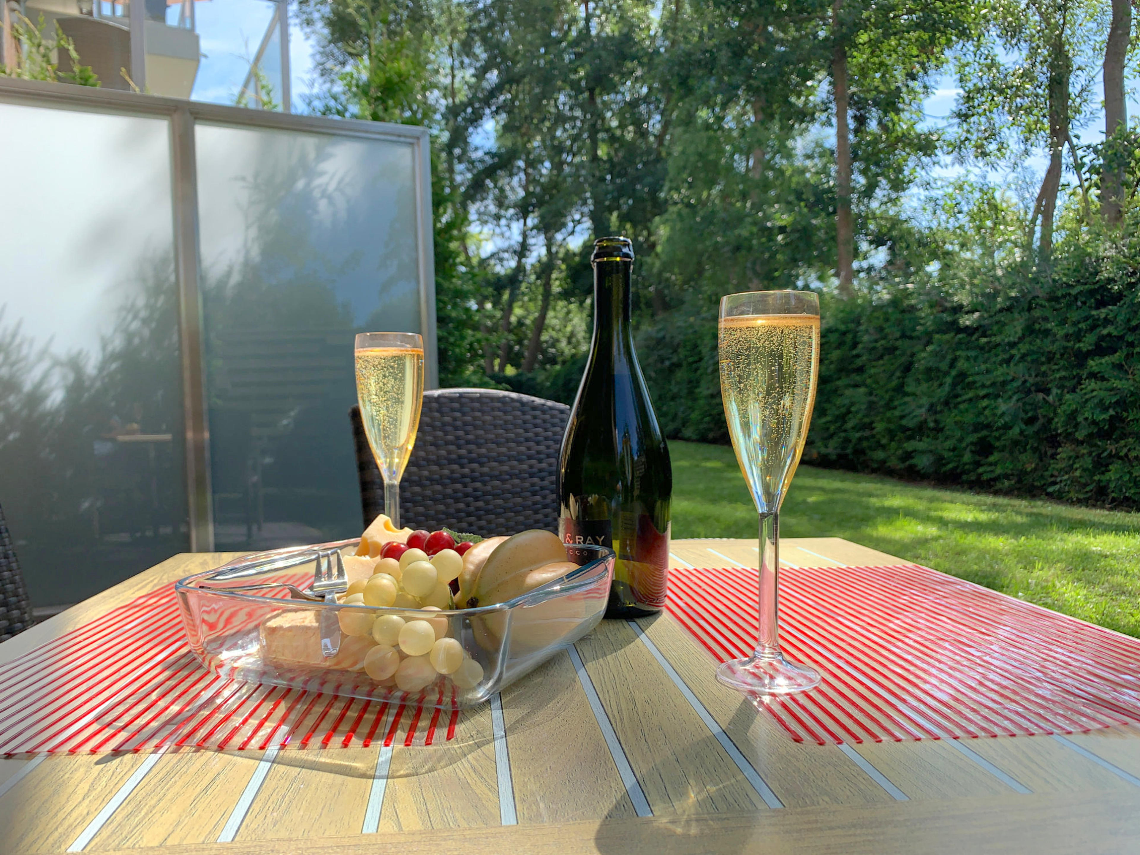 Weidenblick, Ferienwohnung 02, Terrasse Richtung Süden, möbliert