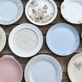 Mismatched Vintage Dinner Plates Weddings