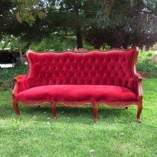 Wedding photo pix on scarlet sofa