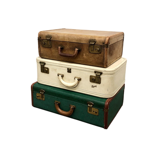 Vintage White Suitcases – Artisticrentals