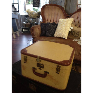 Large Circular Wood Hat Box W8568 in Antique Luggage & Bags