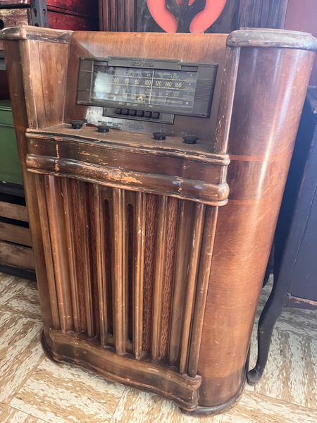 Bogart - Vintage Standing Radio