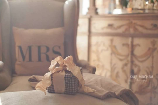 Pillows: Mr & Mrs -LBL