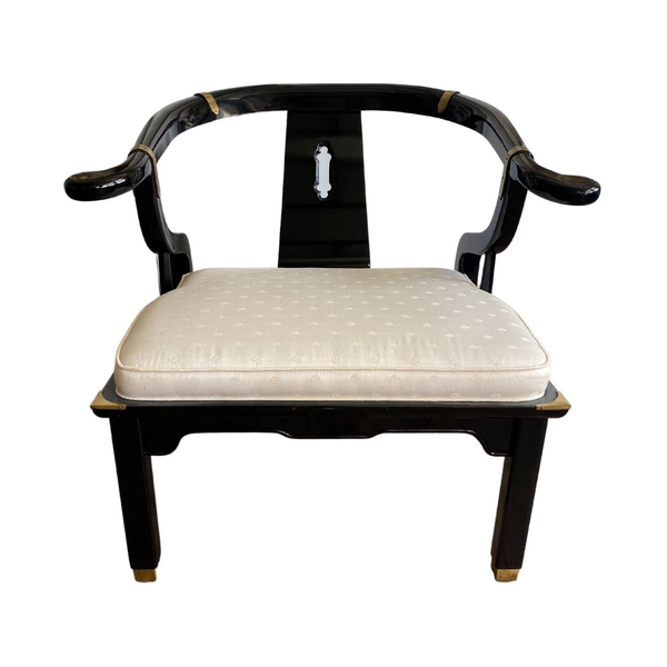 Ming Barrel Chair

Black and white throne chair that adds a sophosticated touch to a wedding lounge