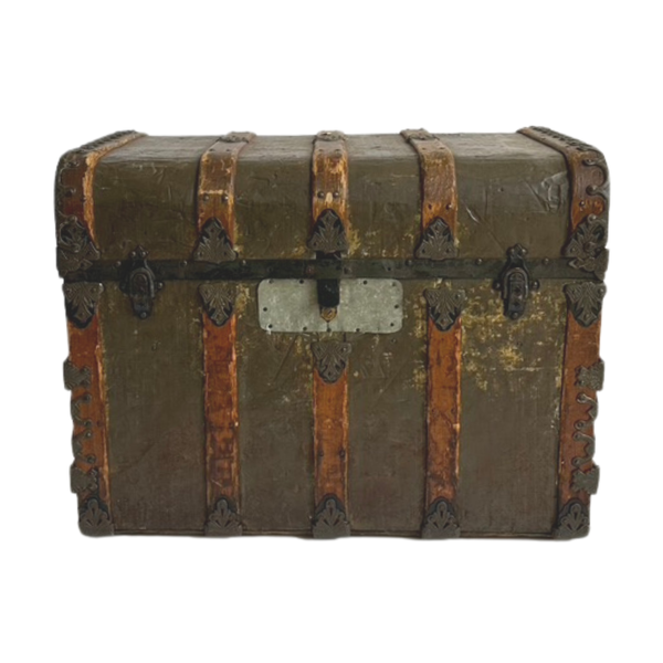 Deep green trunk with black and wood details works great as a prop or coffee table