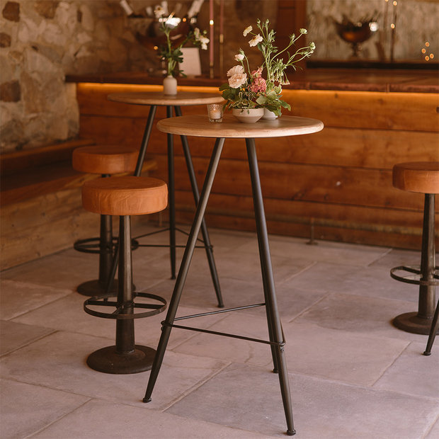 Poseur Tables