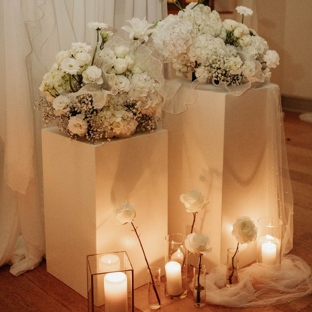 Ivory Pedestal (medium)