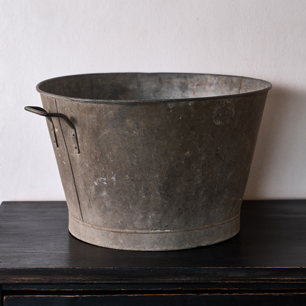 Vintage Galvanised Bath (round)