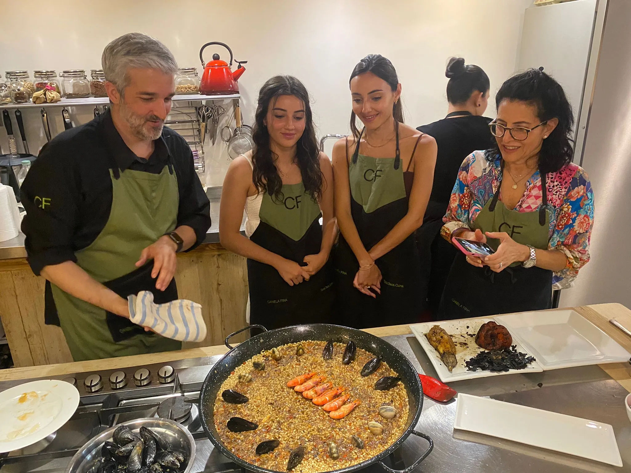 Paella cooking class Barcelona